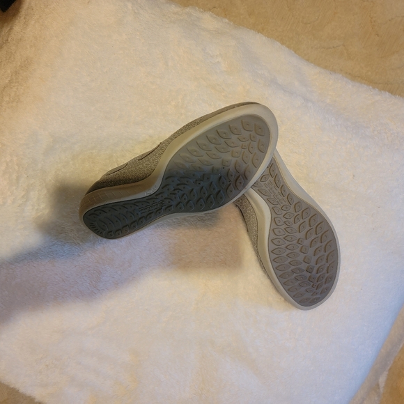 Skechers - Picture 4 of 5